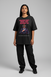 Female model - Black Oversized