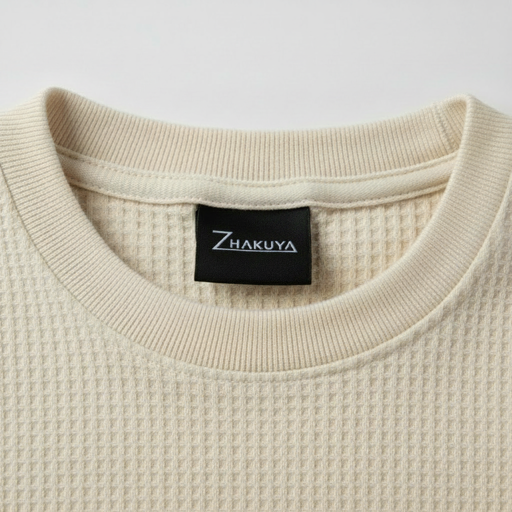 White waffle collar close-up with Zhakuya neck label